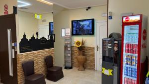 a gas station with a vending machine and chairs at Hotel Cuatro Caños in Alcalá de Henares