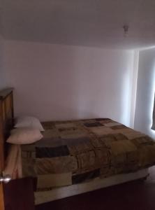a bedroom with a bed in a white room at Cabaña en el bosque in La Ligua
