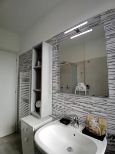 Koupelna v ubytování New Apartment Lazise