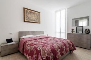 Postel nebo postele na pokoji v ubytování Famiglia 60MQ Giallo Milano Mxp Laghi