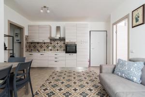 Kuchyň nebo kuchyňský kout v ubytování Famiglia 60MQ Giallo Milano Mxp Laghi + 17 fotografií