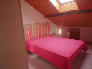 Postel nebo postele na pokoji v ubytování Les Logettes appartements dans ancienne ferme rénovée
