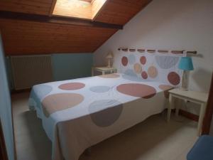 Postel nebo postele na pokoji v ubytování Les Logettes appartements dans ancienne ferme rénovée