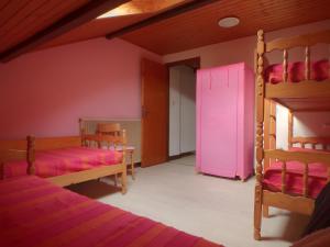 Postel nebo postele na pokoji v ubytování Les Logettes appartements dans ancienne ferme rénovée