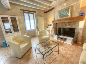 a living room with two chairs and a fireplace at La Saulainière in Pontlevoy