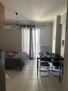 Postel nebo postele na pokoji v ubytování Sophie's apartments