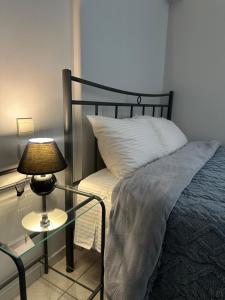 Postel nebo postele na pokoji v ubytování Sophie's apartments + 2 fotografie