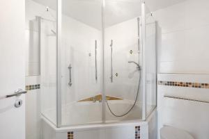 Bilik mandi di Birkethof Teichblick +22 gambar