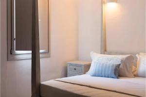 En eller flere senge i et værelse på Echinousa Kimolos katoikia no6