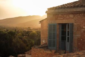 a building with a balcony with a view of a valley at Predi Son Jaumell Hotel Rural in Capdepera +150 photos