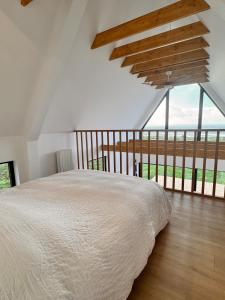 Ένα ή περισσότερα κρεβάτια σε δωμάτιο στο Maisonette vue mer 500m de la plage