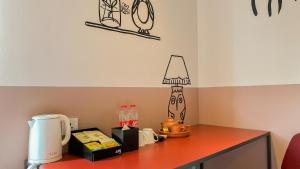 Set per la preparazione di tè e caffè presso Kotta GO Hotel Tegal