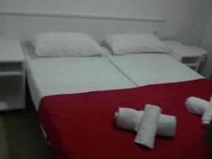 A bed or beds in a room at Hostal Cubelles