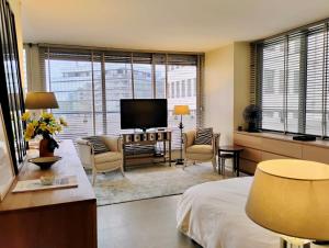 TV a/nebo společenská místnost v ubytování Bordeaux - Appartement avec terrasse