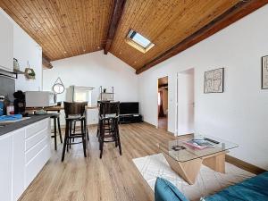 a kitchen and living room with a table and chairs at F3 refait à neuf en centre ville Liberation in Clermont-Ferrand