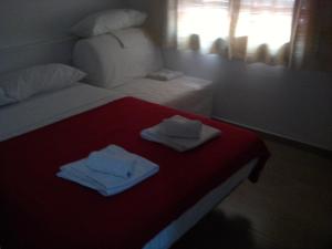 A bed or beds in a room at Hostal Cubelles