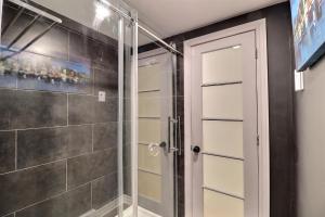 Φωτογραφία από το άλμπουμ του Private Peaceful Queen Room Free Parking σε Saint-Bruno-de-Montarville