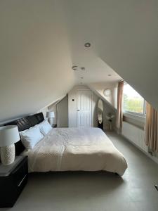 Postel nebo postele na pokoji v ubytování 5 Bedroom Detached Family Home + 55 fotografií