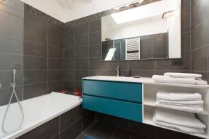 Kúpeľňa v ubytovaní attico in un'oasi di verde sui navigli - NavigliApartments