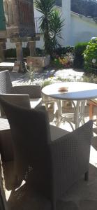 A balcony or terrace at Hostal Casa Martinez