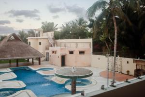 a resort with a swimming pool with a fountain at Hotel Boutique Villa Ka'an in Calderitas