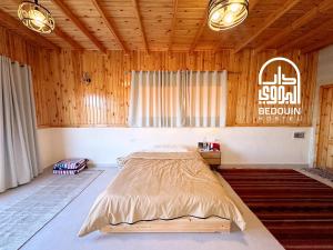Letto o letti in una camera di Bedouin Hostel- دار البدوي
