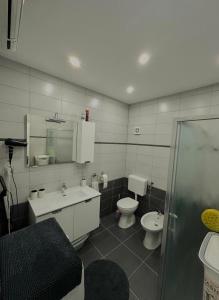 Ένα μπάνιο στο Petra Luxury