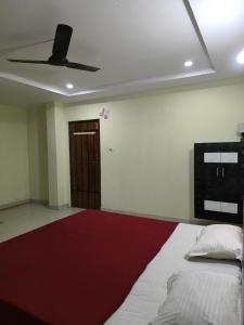 Φωτογραφία από το άλμπουμ του Royal Residency Luxury Lodge σε Bālānagar