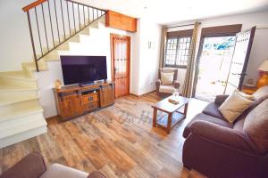 Et tv og/eller underholdning på Villa Las Piedras, Frigiliana Luxury Country villa with pool and parking HansOnHoliday Rentals