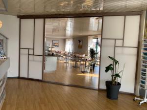 道雷龙花园酒店餐厅或其他用餐的地方
