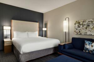 Cama ou camas em um quarto em Courtyard Wilmington Brandywine