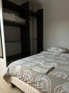 Ένα ή περισσότερα κρεβάτια σε δωμάτιο στο Appartement cosy idéalement situé