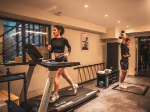 a man and a woman on a treadmill in a gym at Quartier Libre Opera in Paris