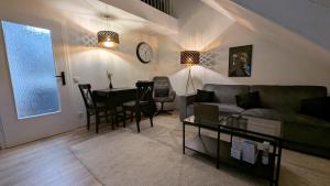 a living room with a couch and a table at EssensStube - Gemütlich - Geräumig - Gut in Essen