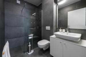 Koupelna v ubytování Mokos Modern + 22 fotografií