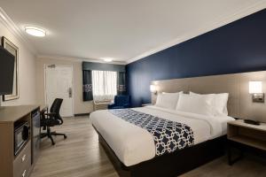 a hotel room with a bed and a desk at Quality Inn Lake Elsinore I-15 in Lake Elsinore +24 photos