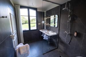Kúpeľňa v ubytovaní Hôtel du cirque et de la cascade