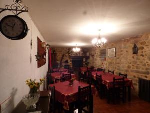 Restaurant o un lloc per menjar a La Posada de Pedrazales