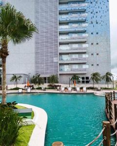 Bazén v ubytování Apartamento em Resort - Aqualand nebo v jeho okolí