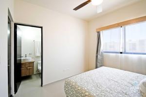 Letto o letti in una camera di Stylish Homes & Comfy Pool Oasis