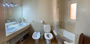 Et badeværelse på Lodosol Raúl + 5 billeder