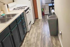 WALK to West Point Academy! Charming 2 bdrm Apt overlooking Main Street!廚房或簡易廚房