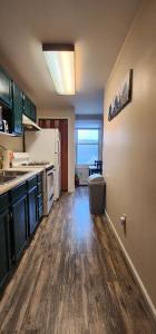 WALK to West Point Academy! Charming 2 bdrm Apt overlooking Main Street!廚房或簡易廚房