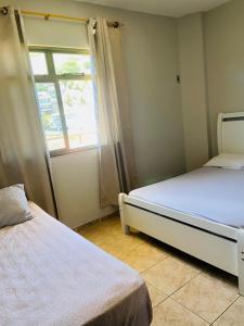 Ένα ή περισσότερα κρεβάτια σε δωμάτιο στο Cobertura vista praia +34 φωτογραφίες