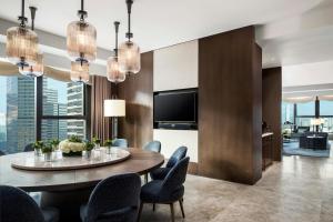 Televisyen dan/atau pusat hiburan di The St. Regis Hong Kong