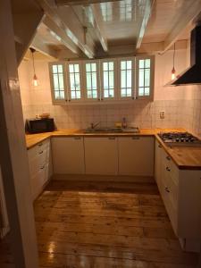 Kuchyň nebo kuchyňský kout v ubytování B&B Guesthouse Claeswael