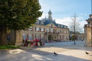 a large building with birds standing in front of it at COCO Studio in Maisons-Alfort