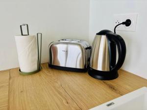 a toaster and a toaster on a wooden counter at MIDORI - Bel Appartement - Calais Centre in Calais