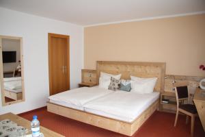 Postel nebo postele na pokoji v ubytování Landhaus Seehof