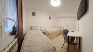a small room with a bed and a window at 4Rest Apartment in Piatra Neamţ